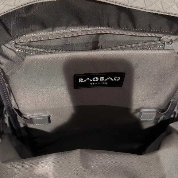 BAO BAO ISSEY MIYAKE Matte Grey Geometric Large Liner Backpack LNWT - Picture 4 of 7